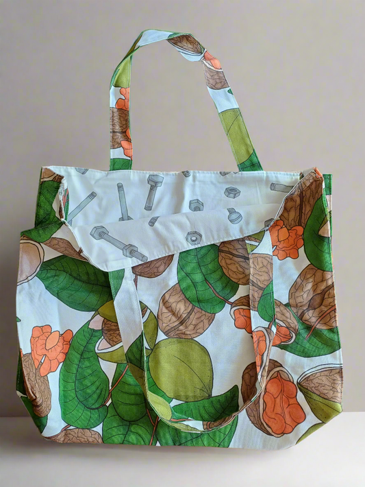 Tote bag with wallnuts