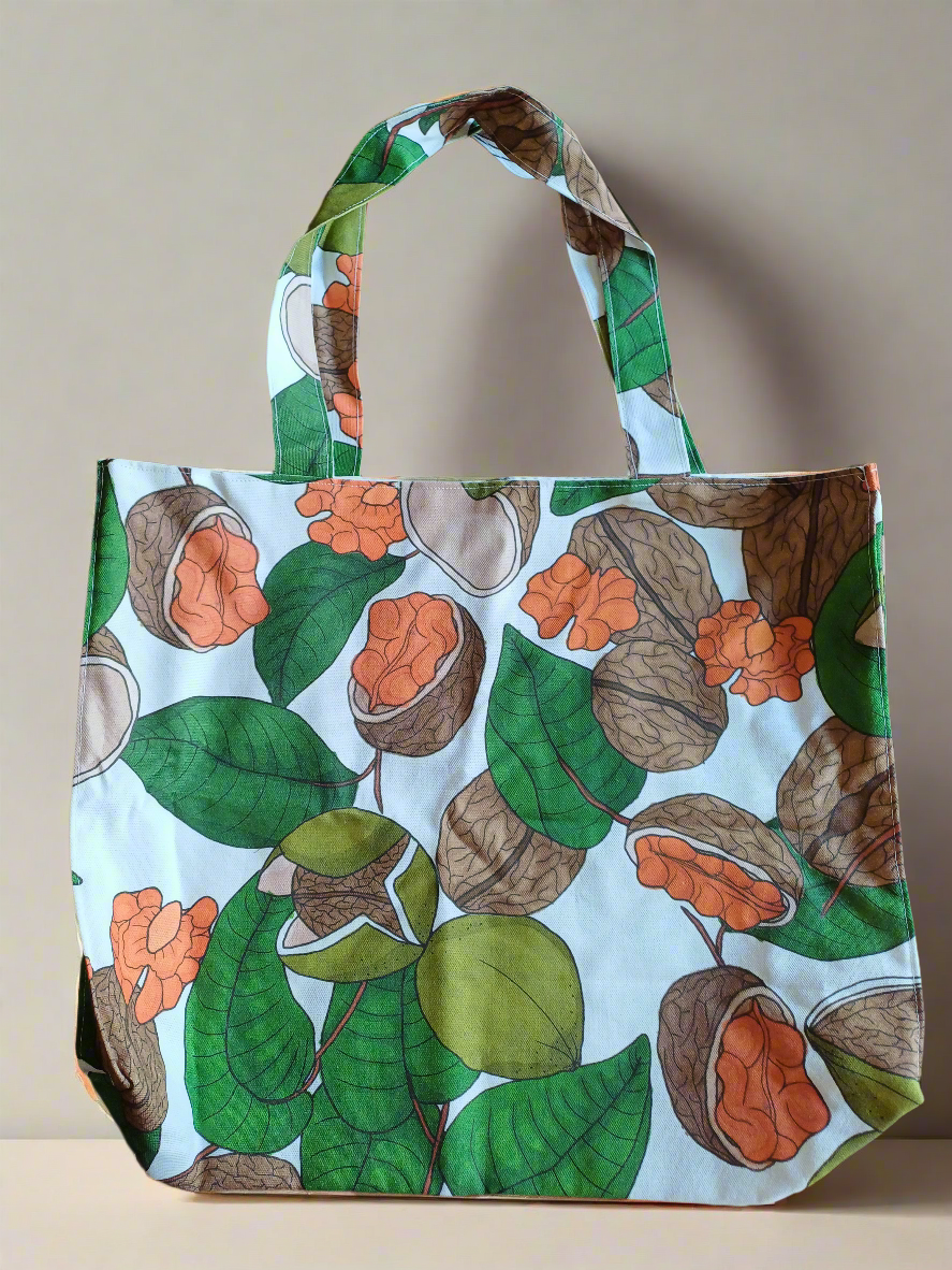 Tote bag with wallnuts